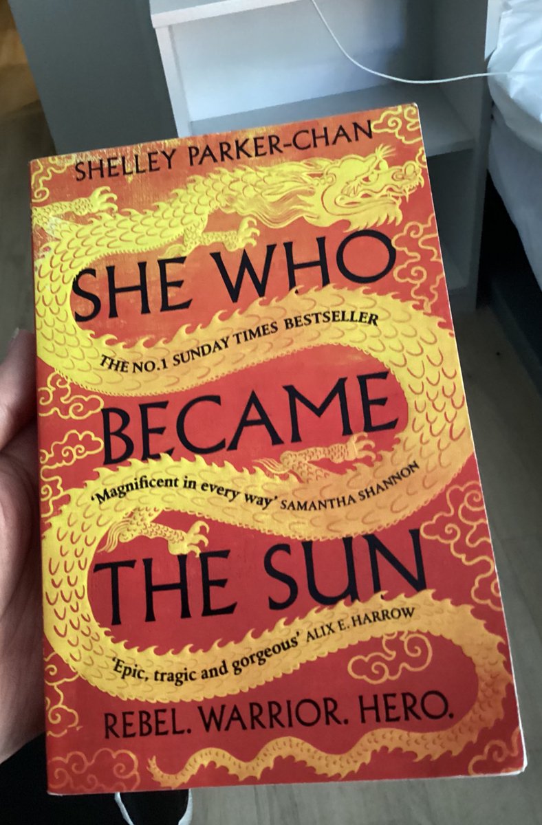 znalazłam w pracy książkę 🫡 #twitteroweksiążkary