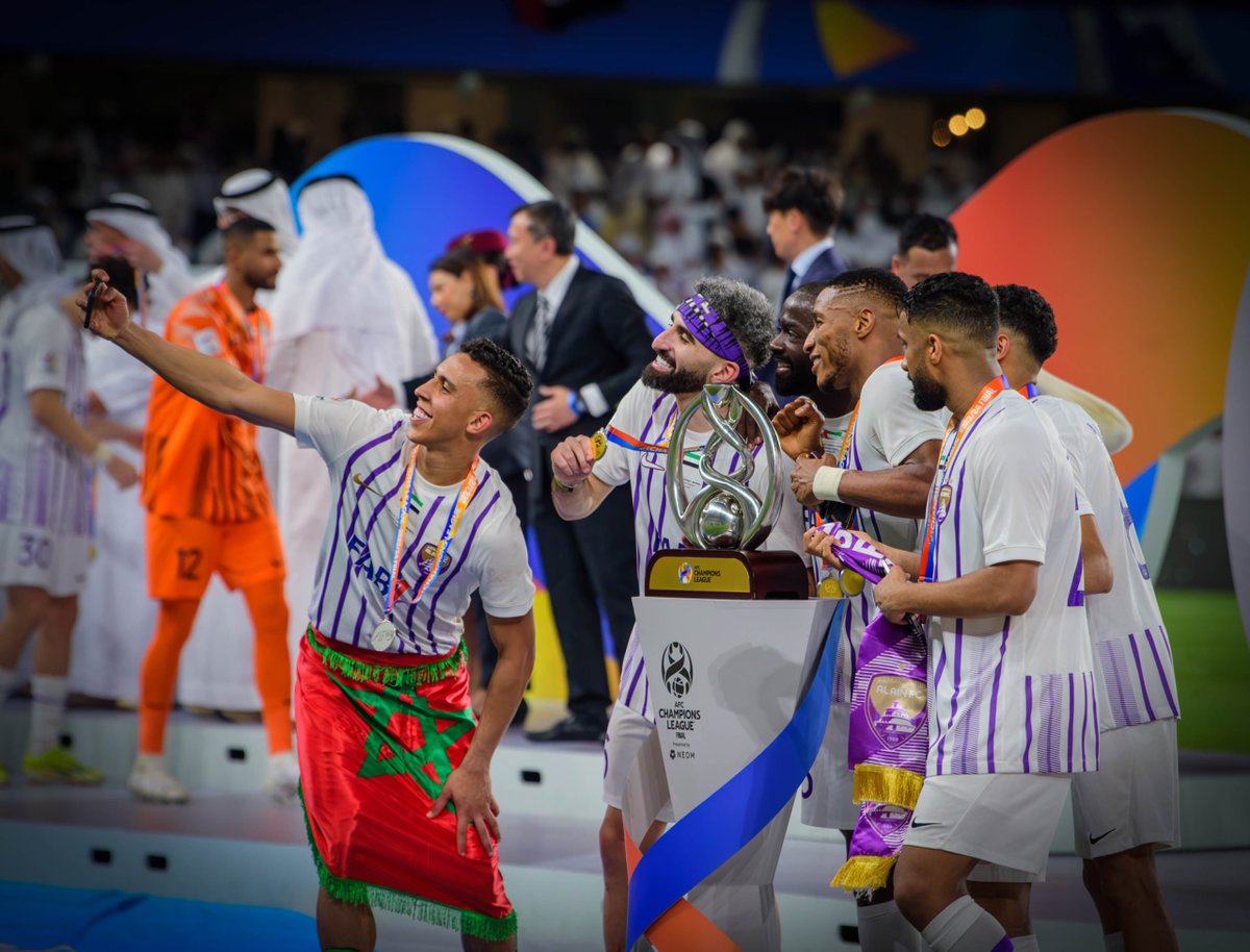 alainfcae's tweet photo. الزعيم بطل آسيا 🏆 
الزعيم سيد آسيا ⭐️⭐️ 

#نادي_العين https://t.co/6y2ZqzINHa