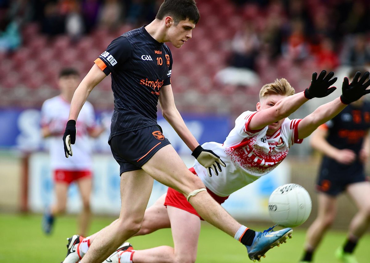 LATEST: 2024 @ElectricIreland Ulster Minor Football Championship Final 🏆🏐 @Armagh_GAA🟧⬜️ 1-05 @Doiregaa🟥⬜️ 0-10 2nd half, 52 mins Luke Grant finds room to kick over a Derry point 📺 Live on @SportTG4 @GAA_BEO #Ulster2024 #ThisIsMajor