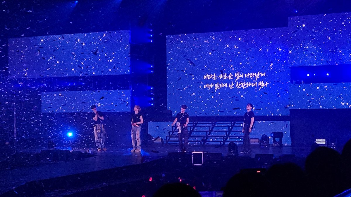 PermanentRed522's tweet image. 막콘까지 끝!
무대와 함성을 사랑하는 만큼 무대에서 가장 환하게 빛나는 예삐들이라 너무너무 행복한 이틀이었다💕