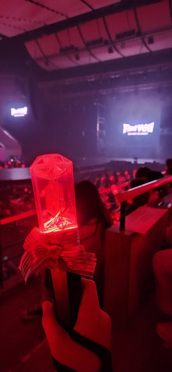 PermanentRed522's tweet image. 막콘까지 끝!
무대와 함성을 사랑하는 만큼 무대에서 가장 환하게 빛나는 예삐들이라 너무너무 행복한 이틀이었다💕