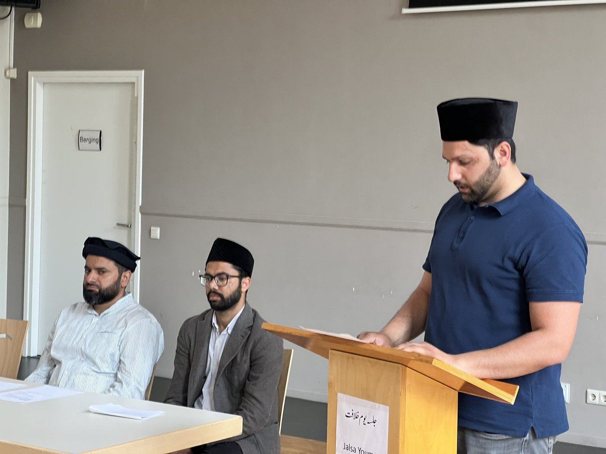 WeertAMJO's tweet photo. Leden van Jamaat Weert zijn vandaag aanwezig bij de Jalsa Youm-e-Khilafat. https://t.co/YHN6zbzNPB