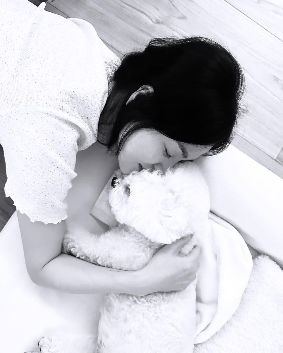 nmdarhwang's tweet photo. AWWWW MY LOVE
#SongHyeKyo
#SongRuby
Ruby is so lucky
No work, just eat, sleep and KYO https://t.co/zvZvxnMjeR