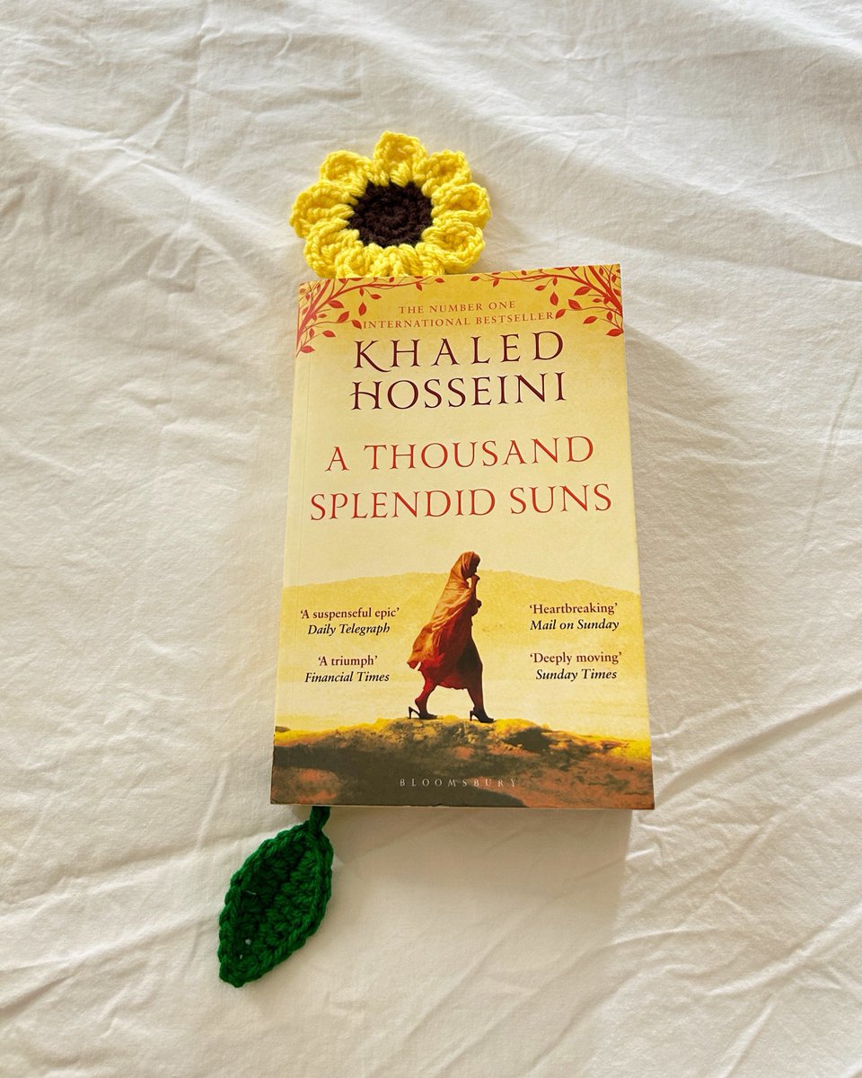 Wanted to show you guys the sunflower bookmark I crocheted 🥹🌻