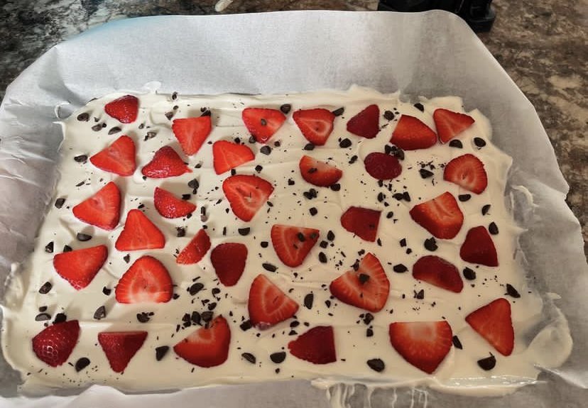 Stalen and I made some strawberry Greek yogurt bark few days ago  and it's delicious. He hasn't decided to try it yet but he did help spread the yogurt.
#SundaySpecial