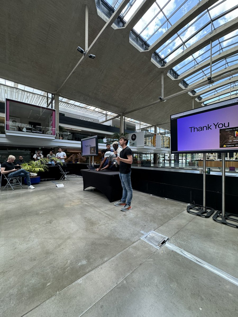 Huge turnout for our final-round demos at today’s hackathon! 

We’re featuring the Top 8 projects to a panel of 8 technologists and investors 🎯

#mistralparis