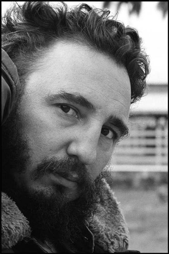 toscsano67159's tweet image. “..estamos dispuestos a resistir digna y abnegadamente los años que sean necesarios el bloqueo(..)si otros se dejan sobornar,si otros traicionan,Cuba sabrá mantenerse como ejemplo de una revolución que no claudica,que no se vende,que no se rinde, que no se pone de rodillas”
Fidel