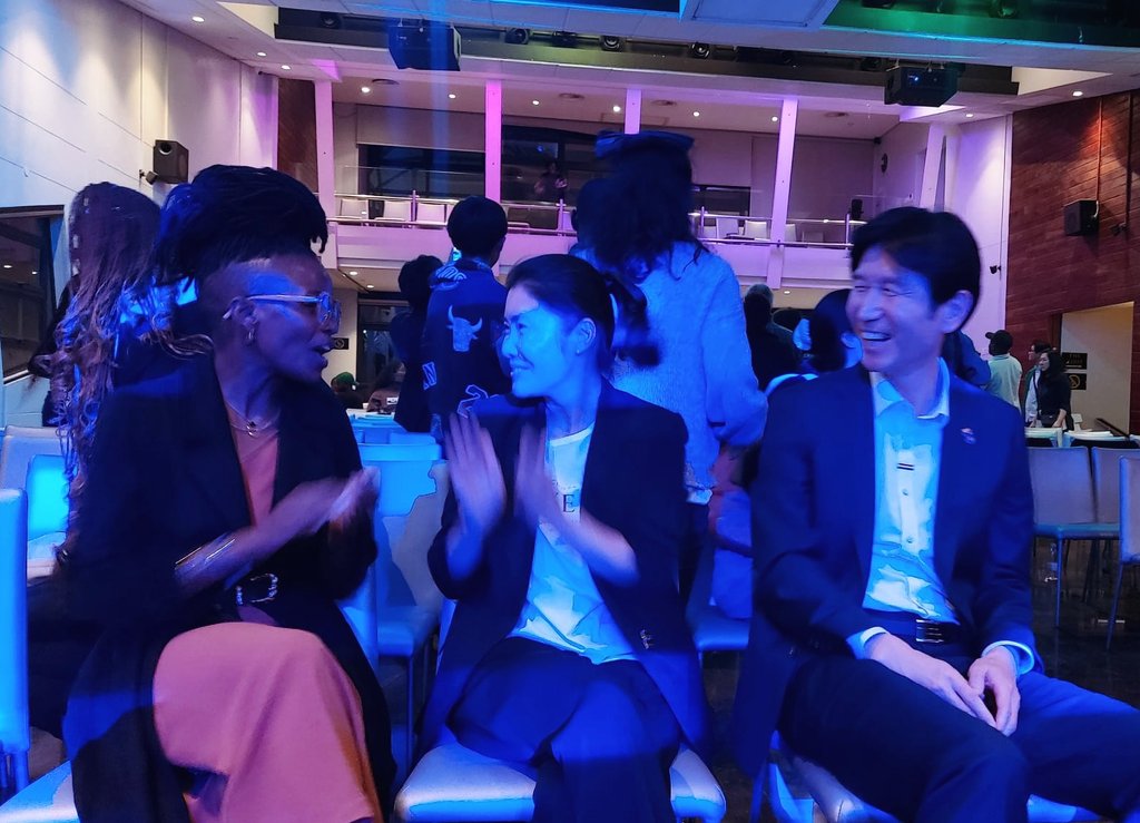 HlabanganaDebra's tweet photo. @Kor_Emb_Zim
@JKParkKorea thank you for a tap into what K-Pop Festival looks like and what a challenge for me to experience it in the heart of Korea?!
Happy 30th Anniversary on the Korea-Zimbabwe Diplomatic Relations🥂
cc @Beatonm5 @iamjohncole @HopeMasike
#weekhighlight https://t.co/K6Y6fkOkZw
