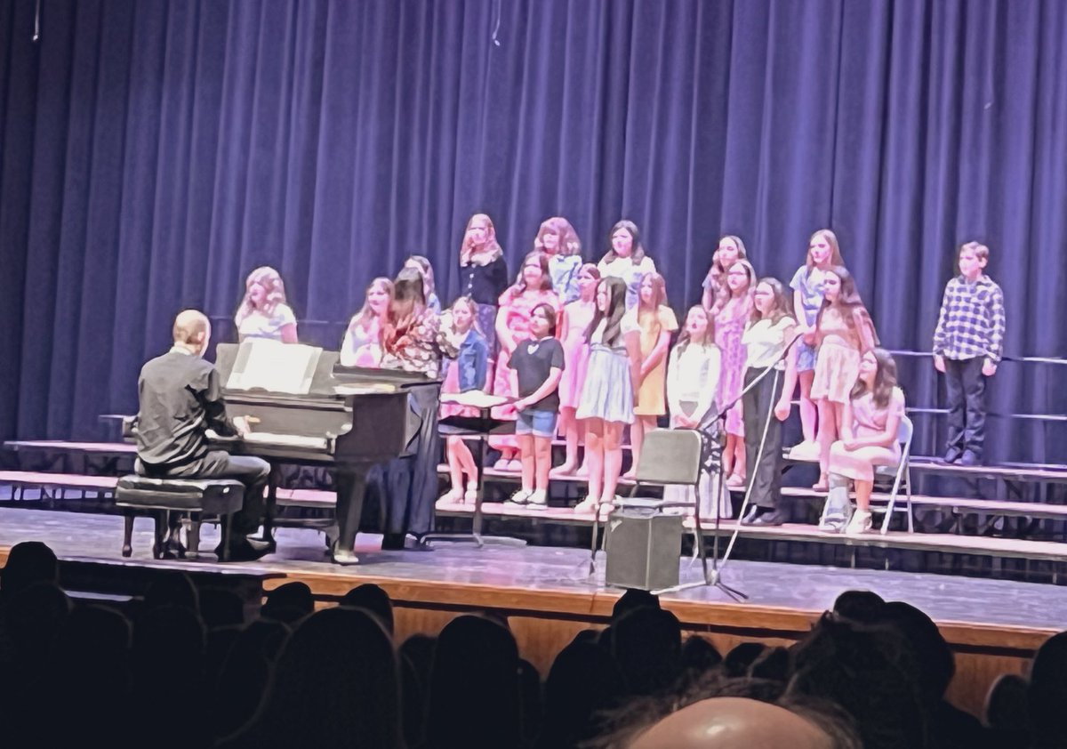 Our 5th grade chorus students sang their hearts out at their Spring Concert! 🎼🎤<a href="/deerlakessd/">Deer Lakes School District</a> 💛💚🎤🎼