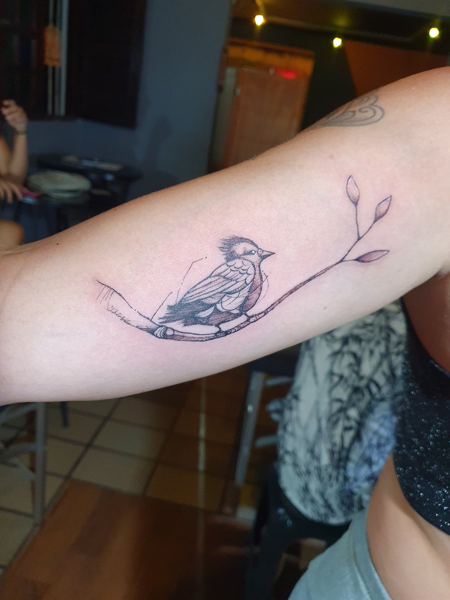 EstevesArthur's tweet photo. Tattoozinha no evento https://t.co/UtiJYf1auI