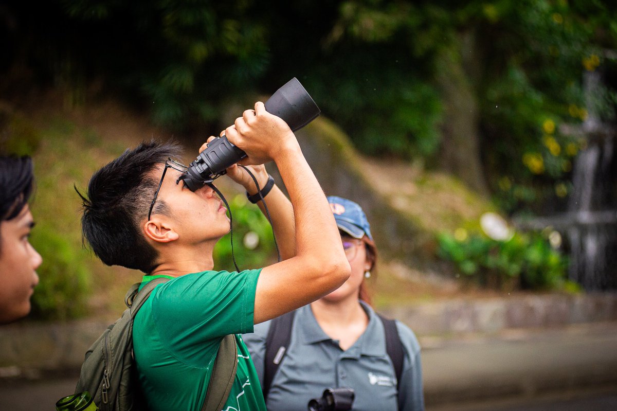 We are now a Malaysian youth birdwatching community! 

Today, the participants of the Young Birders Program went to the Perdana Botanical Garden to birdwatch & collect bird data. We recorded a total of 16 bird species! 🐦🔍✨