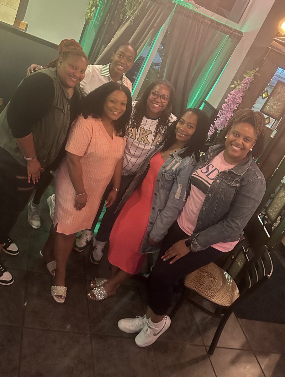 ChiRhoOmegaAKA's tweet photo. On Tuesday, May 7th, Chi Rho Omega’s GenNEXT gathered at 13 Tacos and Taps. It was a wonderful night of food, sisterly fellowship, and fun! #GenerationNEXT1908 #GENNEXT1908 #ChiRhoOmegaAKA #AKA1908 https://t.co/5iATOQZRwX