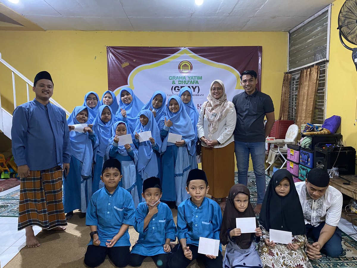 Alhamdulillah bisa berbagi. Semoga Allah limpahkan rezeki buat kita dan apa yang di doakan segera di kabulkan Alllah. Amiin :)