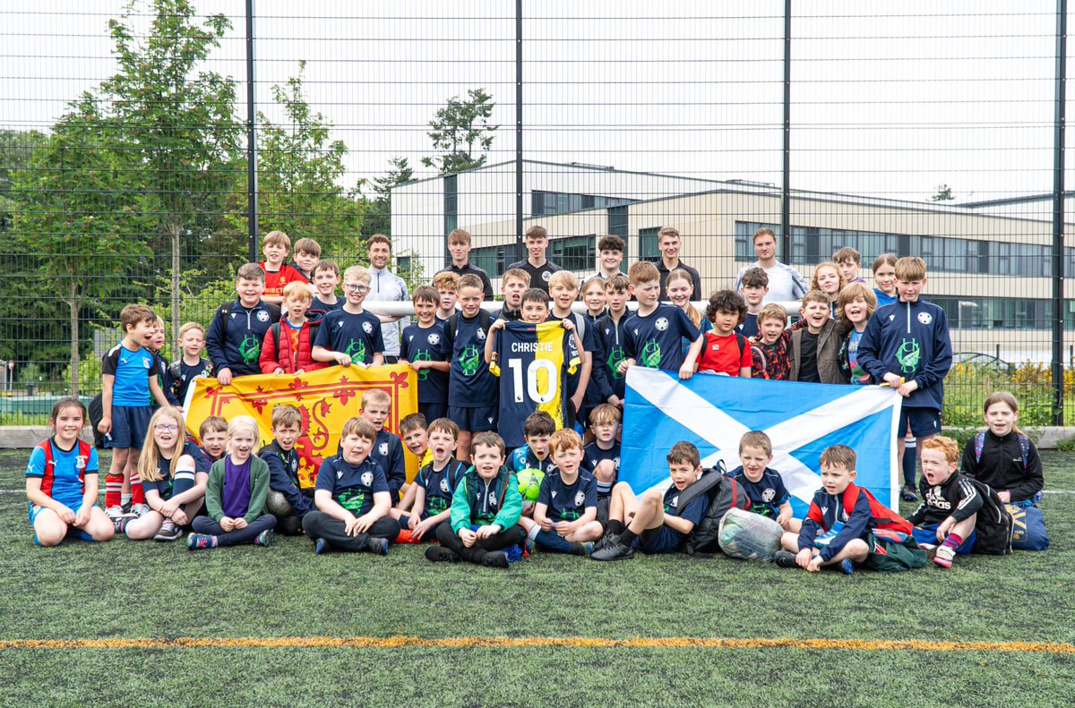 FCSonas2020's tweet image. We celebrated the @ScottishFA week of football with a special gift from a local hero. 

Thank you and good luck to Ryan Christie at the Euros from everyone at FC Sonas.🏴󠁧󠁢󠁳󠁣󠁴󠁿⚽️

#GàidhligIsOurGoal #GetOutsideGetInvolved