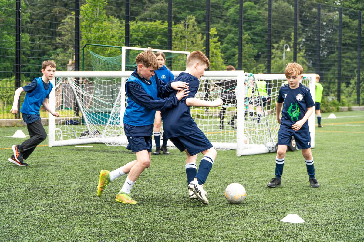 FCSonas2020's tweet image. We celebrated the @ScottishFA week of football with a special gift from a local hero. 

Thank you and good luck to Ryan Christie at the Euros from everyone at FC Sonas.🏴󠁧󠁢󠁳󠁣󠁴󠁿⚽️

#GàidhligIsOurGoal #GetOutsideGetInvolved