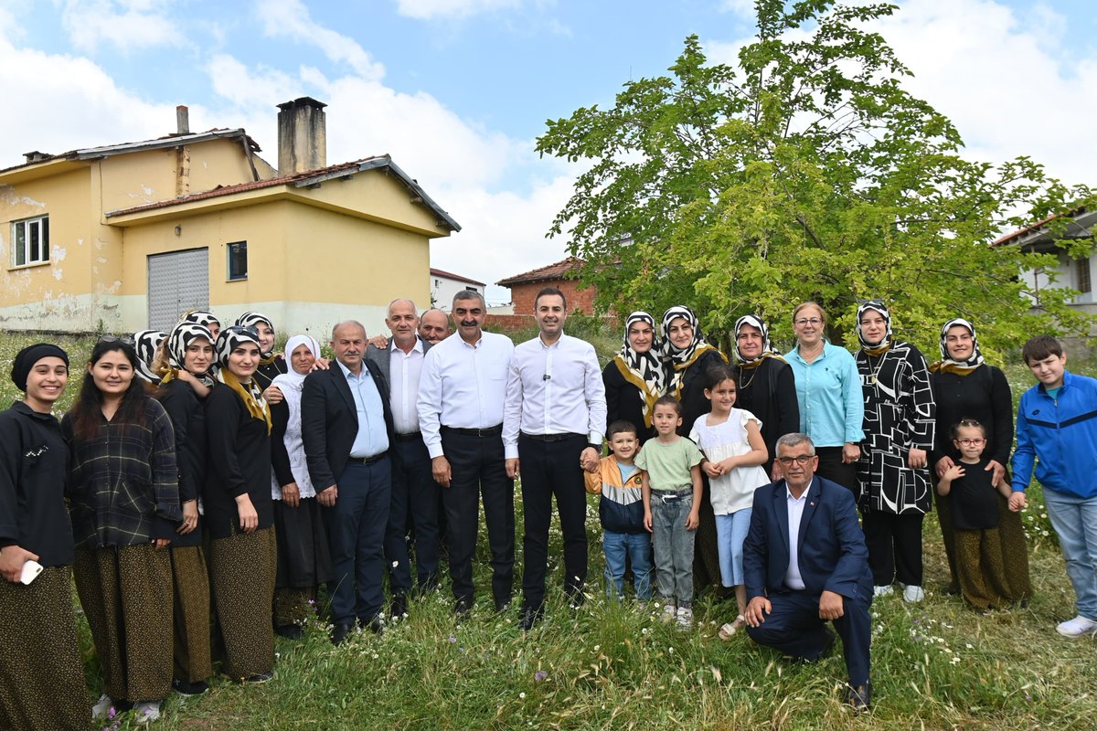 Balya'mızın Yenikavak ve Ilıca mahallerinde hemşehrilerimizle buluşarak düzenlenen hayırlarda aynı sofrayı paylaştık. Yapılan hayırları ve edilen duaları Allah kabul etsin.