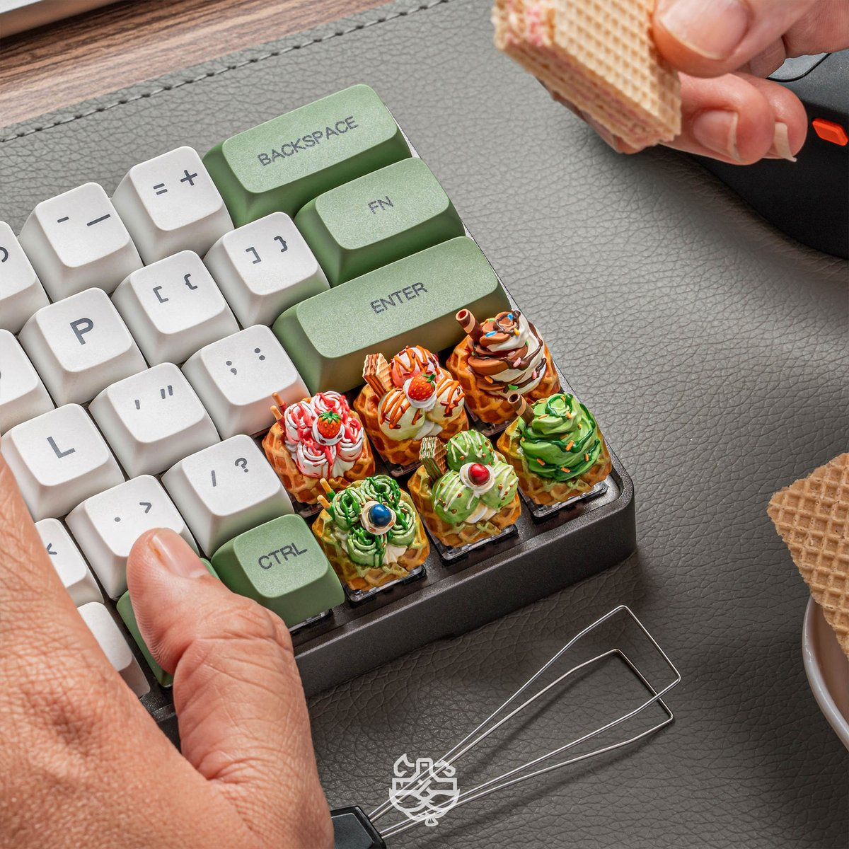 dwarf_factory's tweet photo. 💚🍓Mix and match delicious designs to transform your keeb into a dessert masterpiece. Let sprinkles and waffle cones turn every keystroke into a treat!🍦
🚚Pre-order Frosty Van bundles now for up to 10% OFF.
https://t.co/kmsvb34UHI
#keycap #Dwarffactory #FrostyVan https://t.co/VLwgjETsoq