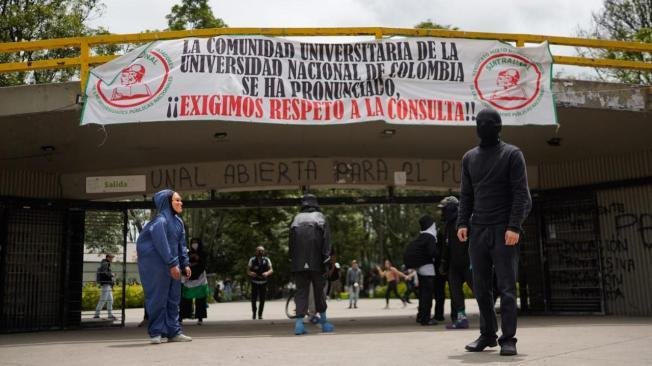 JUDAN_1020's tweet photo. Como profesor de #UniAndres la mejor reforma a la educación es:

- Sacar a todos los "maestros" adoctrinadores 

- Sacar a los estudiantes con más de 30 semestres y que solo hablan mal de uribe

- Privatizar las universidades públicas y que el estado gire a estos el valor de cada estudiante 

#YAhoraAPorLaEducacion 

Columna de @German_Vargas
https://t.co/FHNZahOOLX