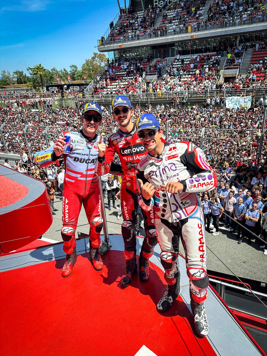 MotoGP's tweet image. These three are getting used to share the podium! 😎😎😎

🥇 @PeccoBagnaia 
🥈 @88jorgemartin 
🥉 @marcmarquez93 

#MotoGP 🏁