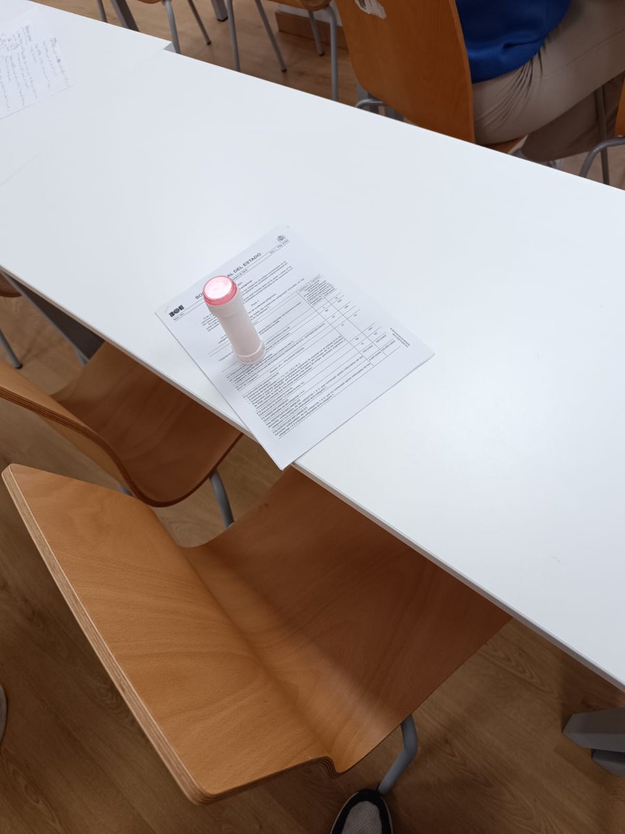 cada día se lo curran más, una copia del boe y un pompero