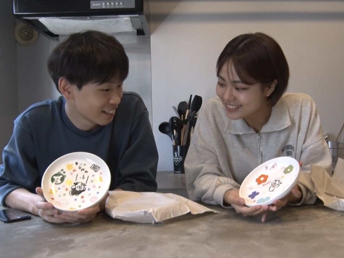 fortuneTV_2020's tweet photo. 第48回の放送は、「敗者から勝者へ！〜簡単手料理おもてなし〜」をお届けしました🍽️
なぜかおもてなしされる側のうちだ君が手伝っていましたね！笑
皆さんも誰かにおもてなしする際、世界でたった1つの食器でふるまってみてはいかがでしょうか🥹✨
#専修大学
#FortuneTV https://t.co/AwvTjfaLJ6