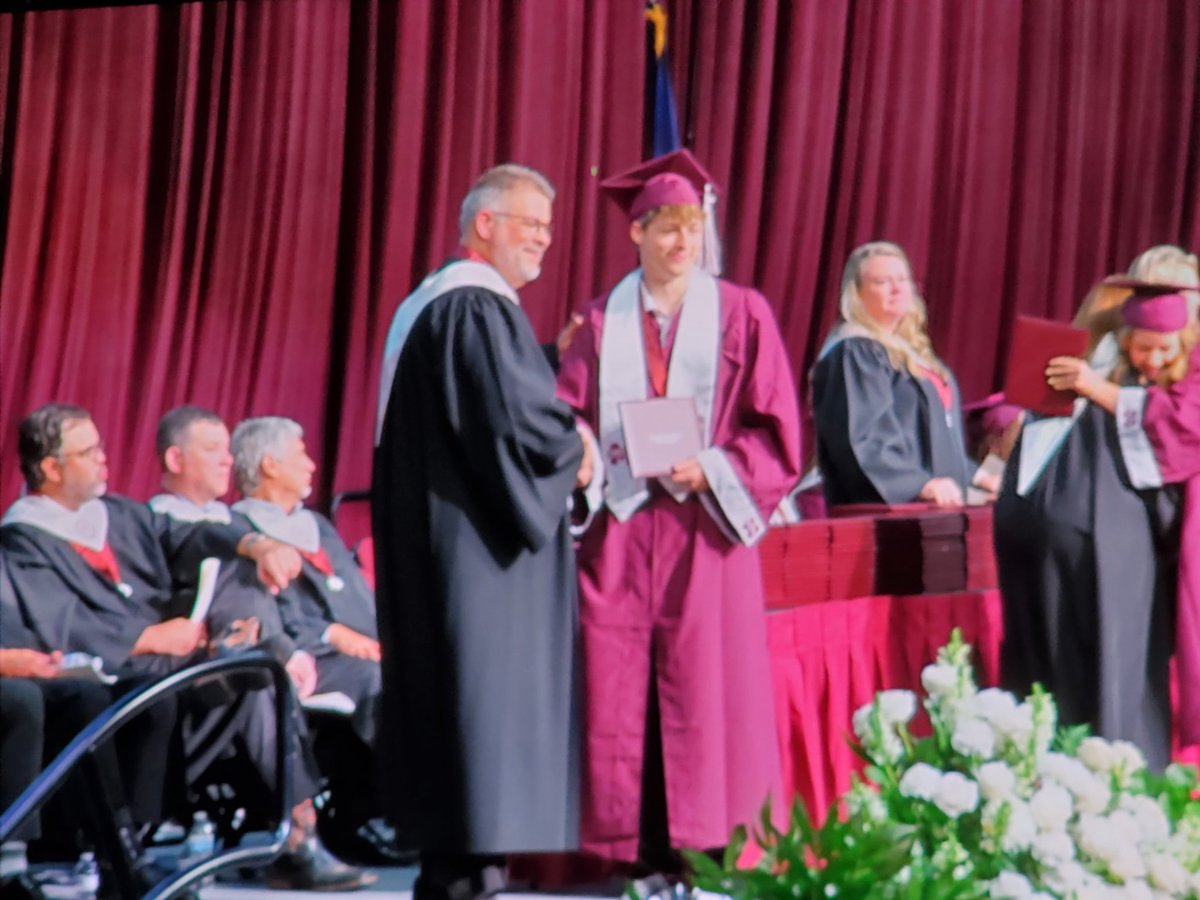 ChristyStenset2's tweet photo. Can't believe Noah graduated last night!  Thank you to all families that have been there for always being there for Noah all these years! https://t.co/y1UtQIAm3h
