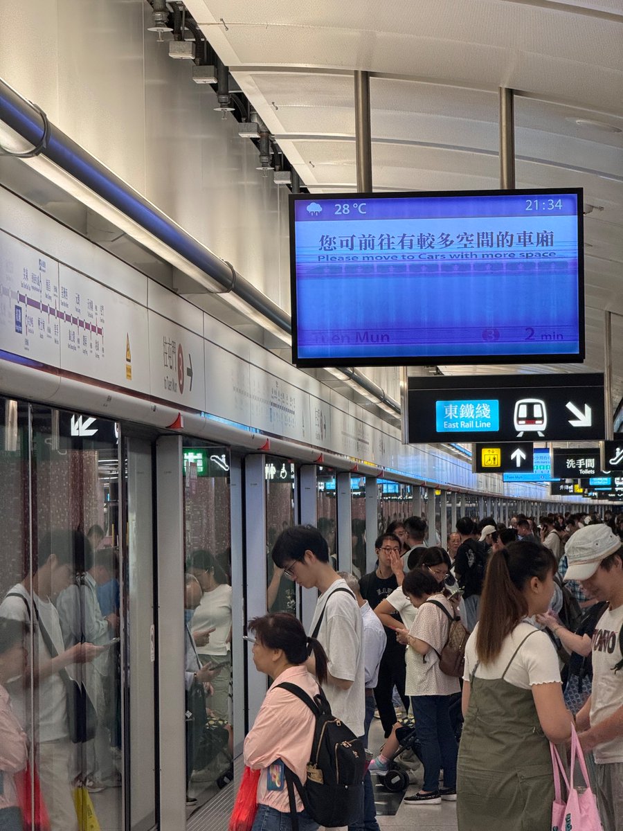 JaJaWa's tweet image. @mtrupdate The CIS above door 7-5 on the #TuenMun bound platform at #HungHom is faulty