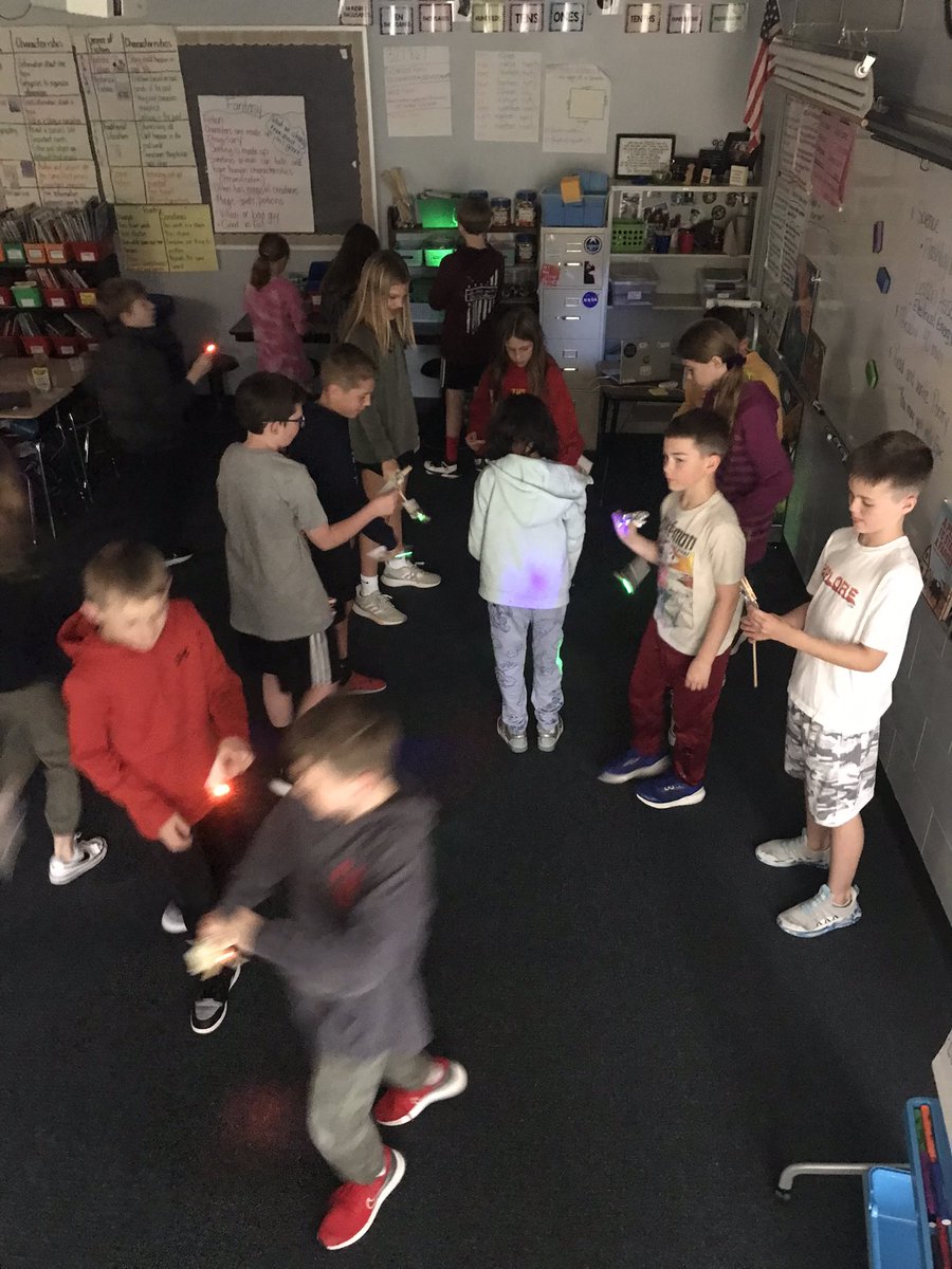 LanesaStatzer's tweet photo. Can you create a flashlight with LED bulbs, a battery, and classroom materials? Yes they can! https://t.co/XtU2dpzgbJ