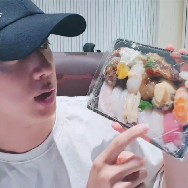 7oRFXVas5EUwgkr's tweet image. eat JIN寿司の回見て
日曜の穏やかな心を保つ事に成功！

#eatJIN
#やっぱりヒョンは心の安定剤
#ヒョン余ったらちょーだい