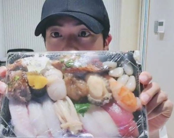 7oRFXVas5EUwgkr's tweet image. eat JIN寿司の回見て
日曜の穏やかな心を保つ事に成功！

#eatJIN
#やっぱりヒョンは心の安定剤
#ヒョン余ったらちょーだい