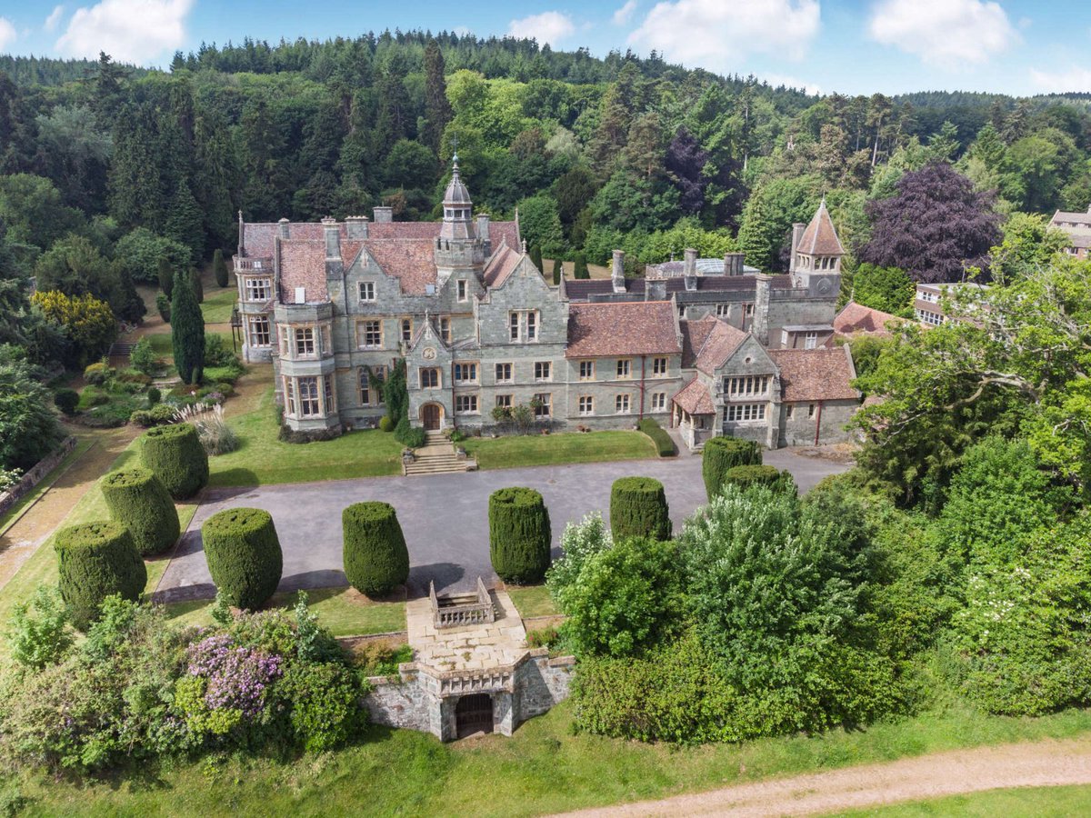Seven genuinely magnificent country houses for sale, as seen in Country Life trib.al/Or0nRmw