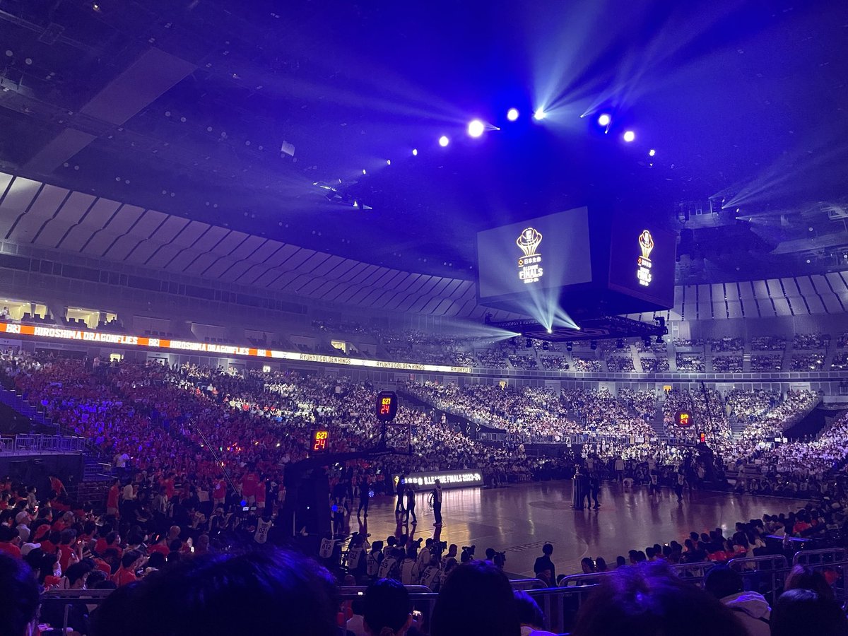 いやー　素晴らしい試合だったわ！！！　ファイナルらしい試合しろって昨日あれだけ叩いた人達、侮りすぎなのよ　これが広島　山崎選手のあのタメシュート、生で見て気絶しかけたわ🫶　今日はほんとにいい日　久しぶりに広島の友人と会え、そしてこの場を共有できた事、忘れないわ😘
#下剋上じゃけぇ