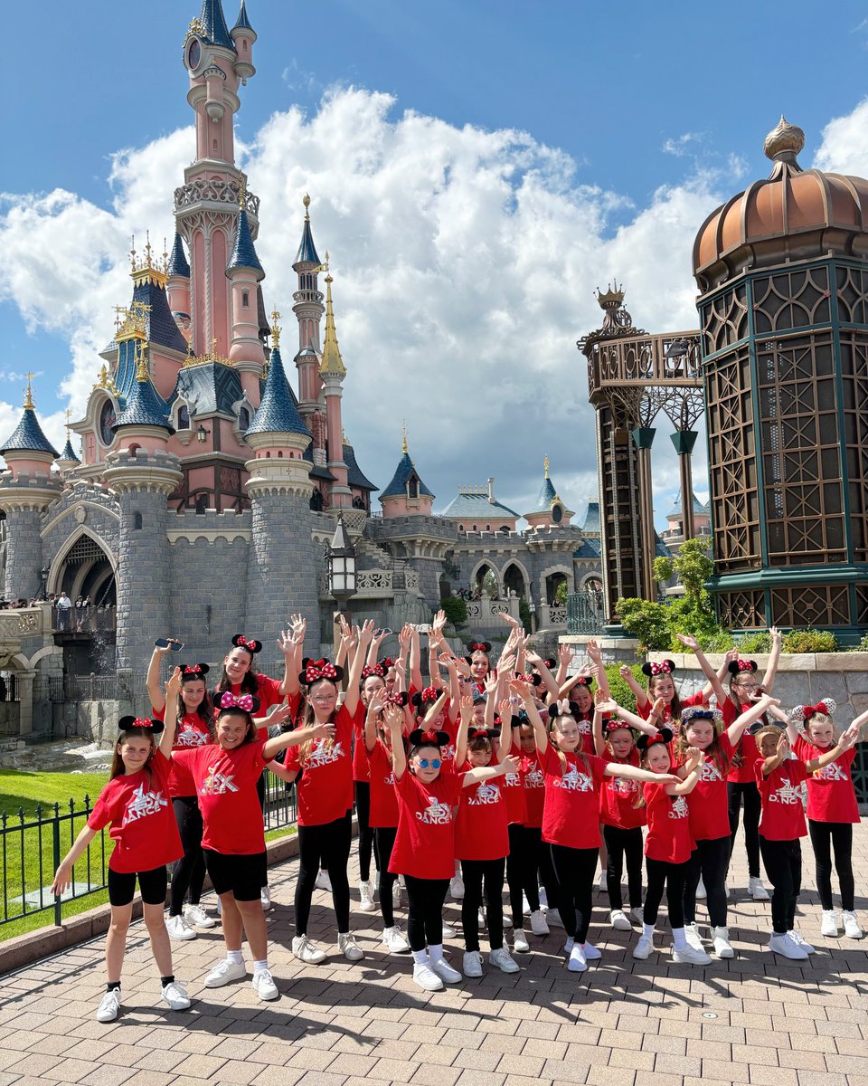 RedXDance's tweet photo. 🎉RedX have just danced at Disneyland!! We are so proud of everyone, what an incredible performance 🏰🎀 https://t.co/lwRNrlijZO
