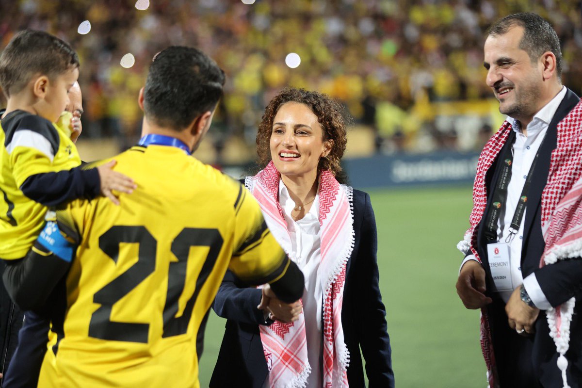 Samarnnassar's tweet photo. بطل جديد يدخل تاريخ الدوري الأردني للمحترفين.. مبروك لنادي الحسين, لمجلس إدارته، ولاعبيه وجماهيره العريضة إحراز لقبهم الأول في البطولة بعد أن قدموا أداء مميزا خلال موسم ممتع ومثير 🏆👏🏻💫 https://t.co/hvVnLbr9ij