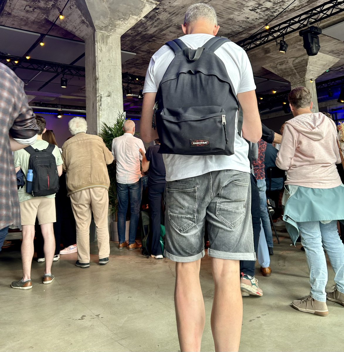 JaapStalenburg's tweet photo. Bij @gl_pvda bijeenkomst in Nijmegen. @F__Timmermans en @BasEickhout. De muziek is van @JettRebel en @ChrisAalberts doet verslag. Optimisme alom, bij een hoge opkomst kan #groenrood de grootste worden. Dat is op 6 juni de inzet. https://t.co/O89oq2BZuB