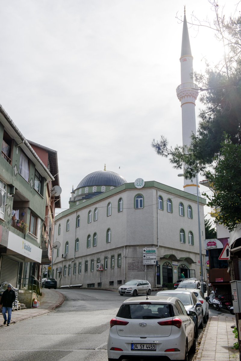 #BEYKOZ’da Subaşızadeler, varlıklarının yanısıra hayırseverlikleri ile de ön plandaydı. Bir çok çeşmenin yanısıra Yalıköy ve Tepeköy HacıAli Bey Camilerini Hacı Ali Subaşı yaptırmıştı. Tepeköy’deki 90’larda yıkılarak güncellendi. Maalesef orijinal halinin fotoğrafına ulaşamadım