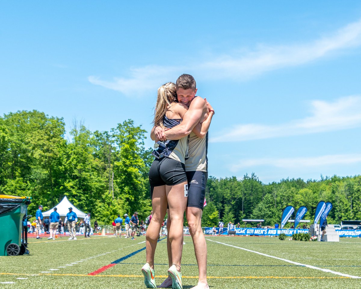 bella_hogue's tweet photo. 10 years of pre race jitters and hard practices, yet I’d do it all again just to have one more race.

Thank you, track and field, for the people, the memories, and all the feelings. 

Here’s to knowing there’s more to life than running !! :) https://t.co/KvwjS1p7Vy