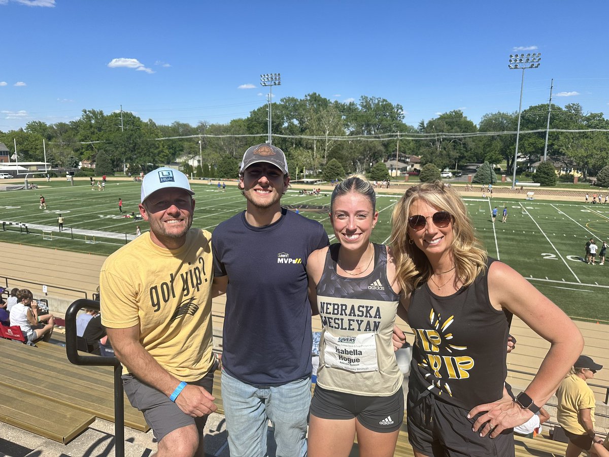 bella_hogue's tweet photo. 10 years of pre race jitters and hard practices, yet I’d do it all again just to have one more race.

Thank you, track and field, for the people, the memories, and all the feelings. 

Here’s to knowing there’s more to life than running !! :) https://t.co/KvwjS1p7Vy