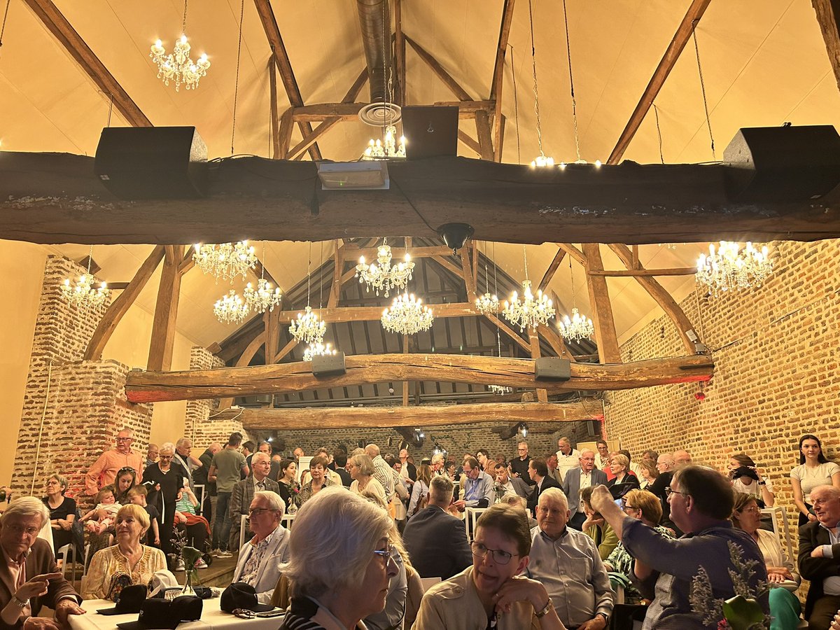 CDA familiedag in Kasteel Limbricht, georganiseerd door <a href="/cdalimburg/">CDA Limburg</a>. Met als speciale gast onze partijleider <a href="/HenriBontenbal/">Henri Bontenbal</a> en dé Limburgse EP-kandidaat <a href="/jeroen_lenaers/">Jeroen Lenaers</a>.