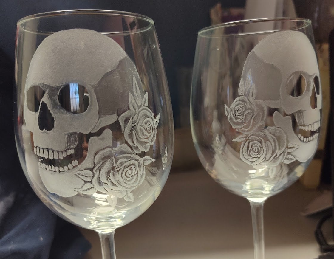 wine gift set Stemless wine glass skull and roses , hand engraved , gifts for the couple ,  hand engraved glass wedding birthday anniversary tuppu.net/f1ad7c4e #tattooglass #glassart #skulls #bridal #fantasyart #SkullAndRoseWine