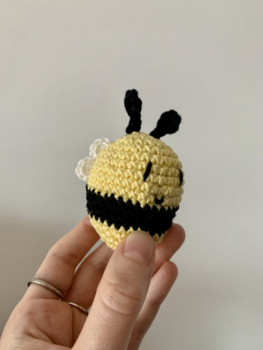 Vi prego 💀 un’apetta cicciotta per inaugurare il mio primo passo verso il mondo degli amigurumi