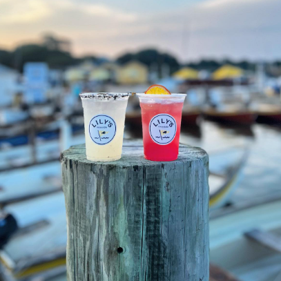 Get ready for some delicious drinks and lobster rolls this Memorial Day at @lilys.seaside! 🌞#discoverlongisland Doors are officially open and can't wait to welcome you back! Bring your appetite and enjoy the kickoff to summer. 🌊🌴🍹 #SummeratSillyLily