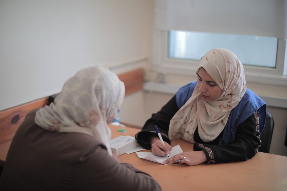 Amid the harsh conditions imposed by war, the Tel Al-Sultan Clinic in the #Rafah area continues to provide medical services to the displaced. Our @UNRWA colleagues work tirelessly to support people in #Gaza and to curb the dangerous spread of infectious diseases.