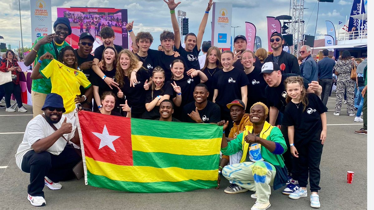 🎉🇹🇬 Félicitations à la Fédération Togolaise de Danse Sportive pour avoir hissé haut les couleurs du #Togo à Loudun lors du relais de la flamme olympique! 🔥🙌 Un immense merci pour l'accueil chaleureux. Honneur et plaisir de vivre ces moments forts du sport et de l'olympisme