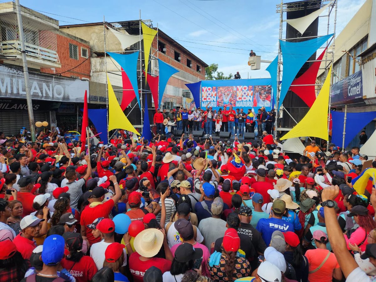 IAMINSUCRE (@iaminsucre1) on Twitter photo El Pueblo de Cumaná llenó de punta a punta la avenida Bermúdez, en apoyo contundente a la reelección del Presidente <a href="/NicolasMaduro/">Nicolás Maduro</a>
<a href="/NicolasMaduro/">Nicolás Maduro</a> @GPintoVzla
#NicoLike #LaEsperanzaEstáEnLaCalle
#MaduroEsPueblo El Pueblo de Cumaná llenó de punta a punta la avenida Bermúdez, en apoyo contundente a la reelección del Presidente <a href="/NicolasMaduro/">Nicolás Maduro</a>
<a href="/NicolasMaduro/">Nicolás Maduro</a> @GPintoVzla
#NicoLike #LaEsperanzaEstáEnLaCalle
#MaduroEsPueblo