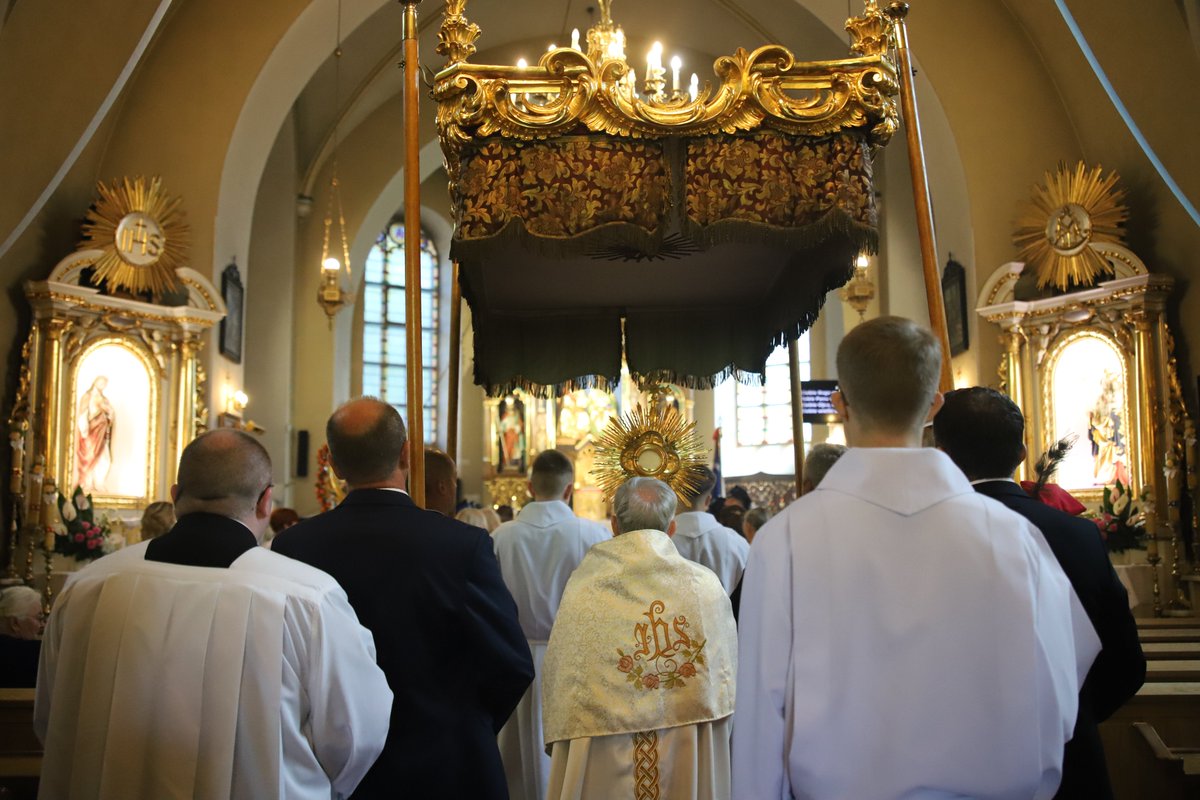 – Zatroskanie o to, aby głosić Boga także dzisiaj, musi leżeć na sercu każdej i każdego z was, ochrzczonych w imię Trójcy Świętej, wezwanych do tego, żeby dawać świadectwo o Bogu przez całe życie – mówił #abpMarekJędraszewski 🕊️
diecezja.pl/aktualnosci/ab…