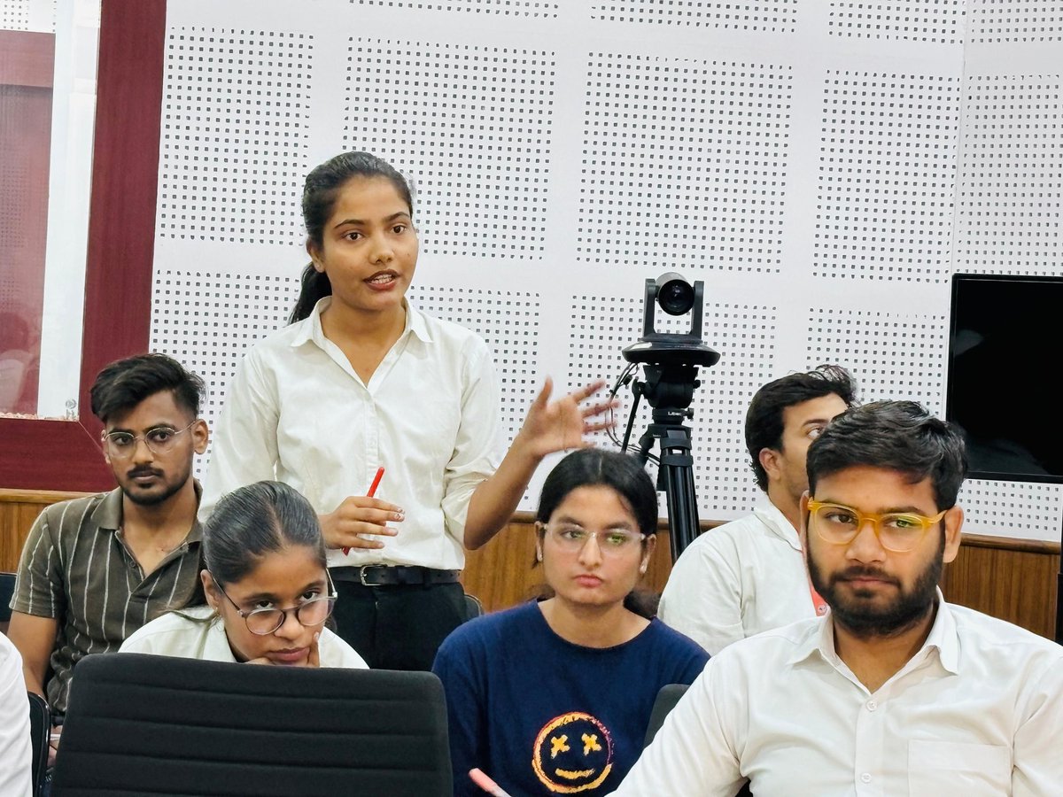 Shu_cheetah's tweet image. Happy and humbled to have conducted my first #solutionjournalism training with the journalism students of @BundelkhandJ ! An amazing experience to have met these bright journos in the making who&apos;ll step out in the field soon. Can&apos;t wait to read their stories! 🎉✨
@soljourno