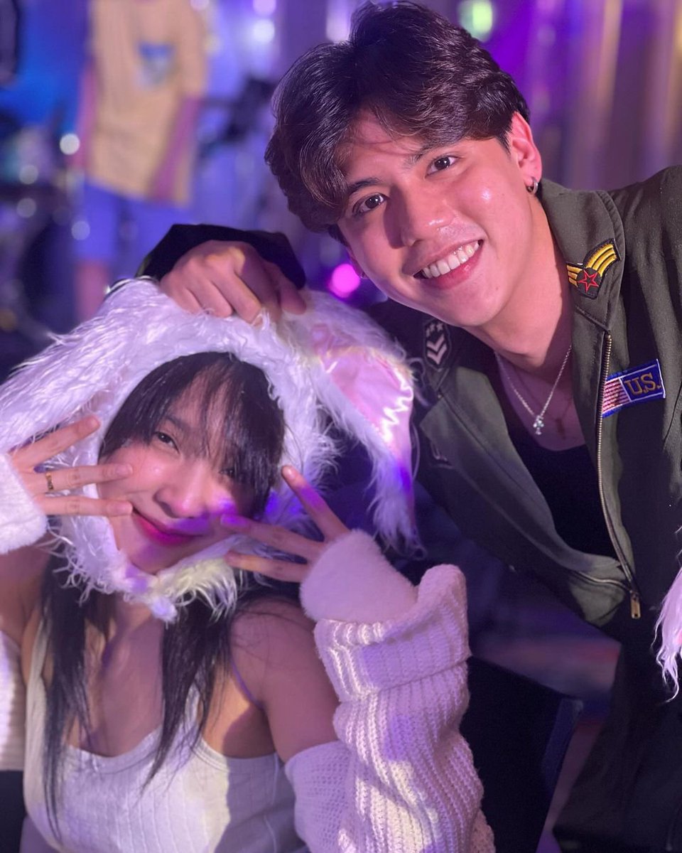 babiisunflowerr's tweet photo. น้องนักบินไม่เหงาแล้วคับ 💖🥺
ได้ถ่ายรูปพี่คนจ๋วย แฮปปี้แล้วว 

#GMMTVOuting2024 #ซิงแจน https://t.co/IgrKI9egZe