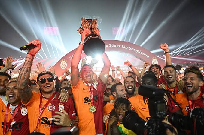 Galatasaray şampiyon olursa 5 kişiye lisanlı GS forması yollayacağım.

Tabikide Galatasaraylı olarak şampiyonluk olacağımızı düşünüyorum, ama bir ihtimal beni korkutmuyor değil.

Şampiyonluk konusunda heyecan dorukta.❤️💛

-<a href="/jesscoin/">Jess Coin</a> Takip et, beğen yorum yap paylaş.

 #KNYvGS