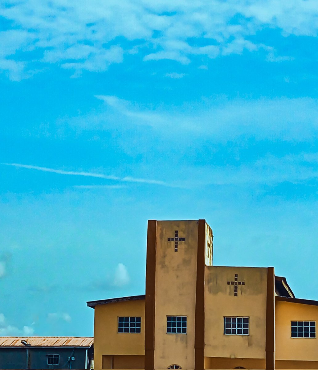 aclear_shot's tweet photo. Happy Sunday guys!!!⛪⛪
Shot on @XiaomiNigeria Redmi13c
Which frame do you like best? Let me know in the comment section
#aclearshot #mobilephotography 
#photography #picoftheday #happysunday #sunday #church #street #streetphotography #lagosstreets #lagos #naturephotography https://t.co/INBjc1wEBk